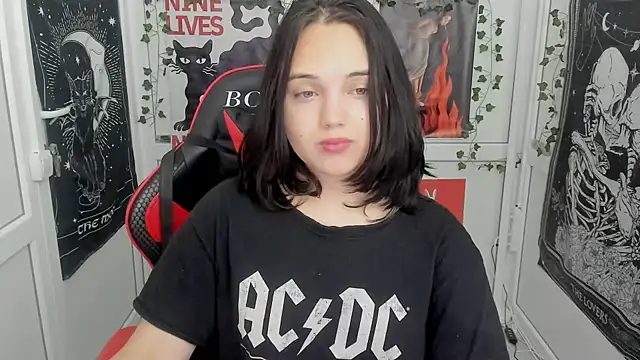 Snapshot of Caroline_cutte chatting on 07.22.26 Caroline cutte online show from 07.22.26