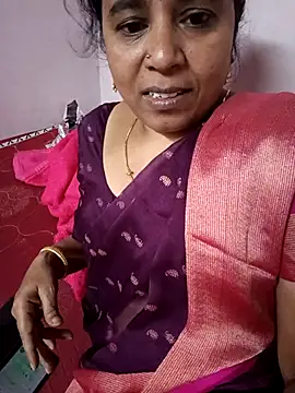 Snapshot of Tamilaunty35 chatting on 07.25.26 Tamilaunty35 online show from 07.25.26