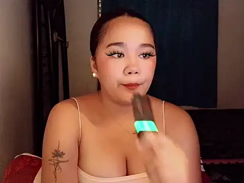 Snapshot of lilywanpolie_ chatting on 07.20.26 lilywanpolie online show from 07.20.26