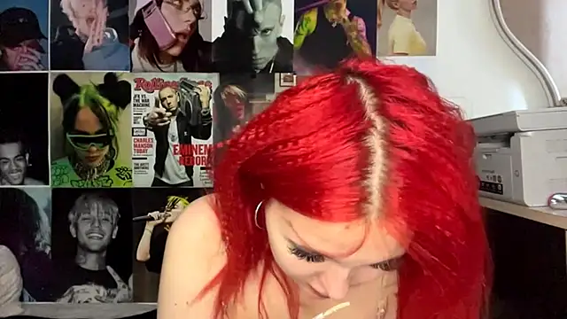 Snapshot of LaineRivett chatting on 04.12.26 LaineRivett online show from 04.12.26