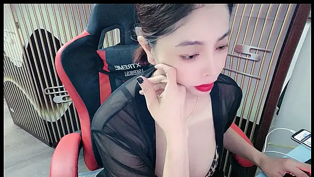 Snapshot of Hot_bbaby chatting on 06.18.26 Hot bbaby online show from 06.18.26