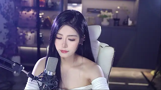Snapshot of Seraphinei chatting on 05.18.26 Seraphinei online show from 05.18.26