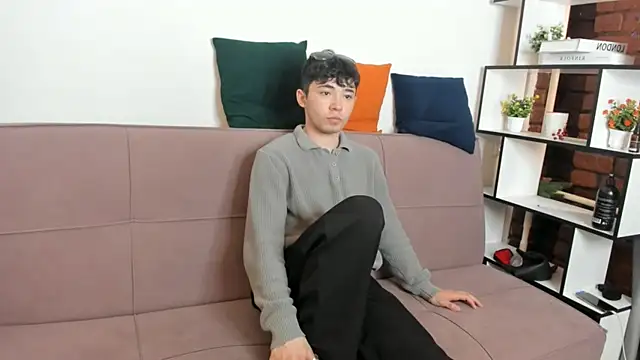 Snapshot of VelarMotion chatting on 04.13.26 VelarMotion online show from 04.13.26