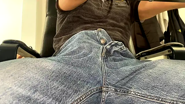 Snapshot of cumnerd00 chatting on 04.12.26 cumnerd00 online show from 04.12.26