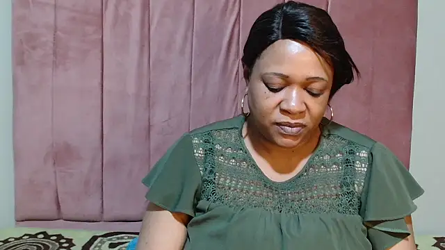 BUSTYQUEEN56  online show from 06.05.26