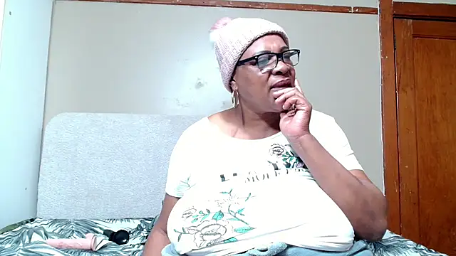 BUSTYQUEEN56  online show from 07.08.26