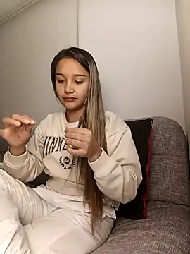 Miss Taniac online show from 04.22.26