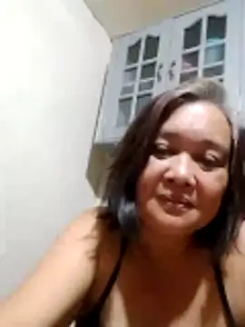 Snapshot of jeanyummytits chatting on 05.11.26 jeanyummytits online show from 05.11.26
