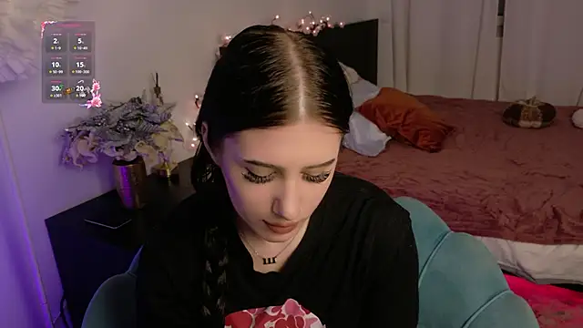 HazelHayesss online show from 06.04.26