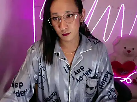 Holley Molley online show from 04.12.26