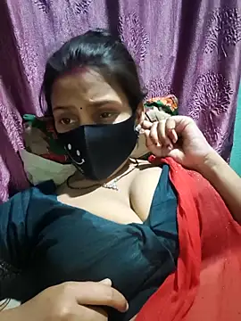 Snapshot of BaddieUnleashed chatting on 05.05.26 BaddieUnleashed online show from 05.05.26