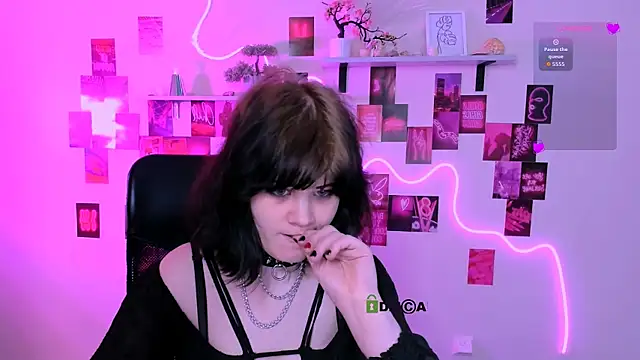 Snapshot of nikki_kiss_ chatting on 04.23.26 nikki kiss online show from 04.23.26
