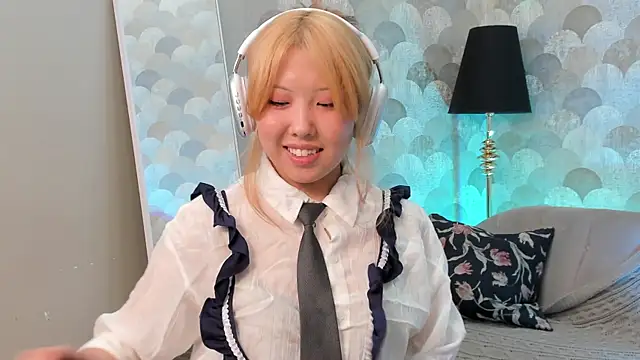 Snapshot of AzureMimi chatting on 04.23.26 AzureMimi online show from 04.23.26