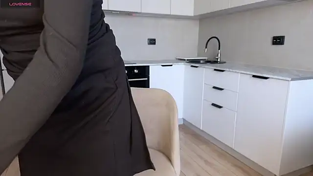 Molly Beauti online show from 04.14.26