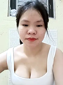 Snapshot of Seraphinahh chatting on 04.28.26 Seraphinahh online show from 04.28.26