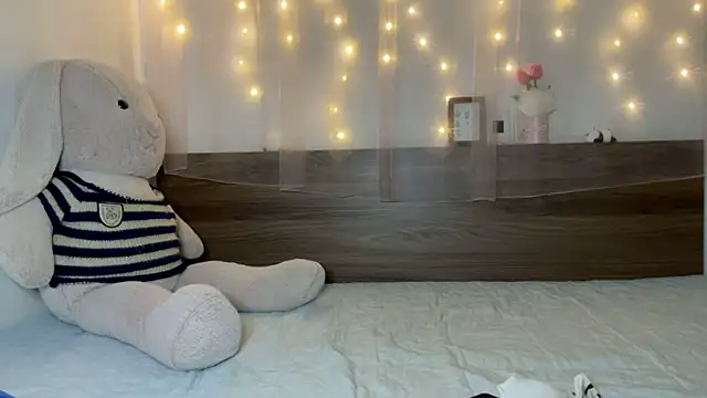 Snapshot of shy_pink_doll chatting on 05.23.26 shy pink doll online show from 05.23.26