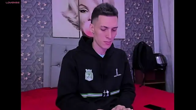 Snapshot of Danny_Farret chatting on 04.14.26 Danny Farret online show from 04.14.26