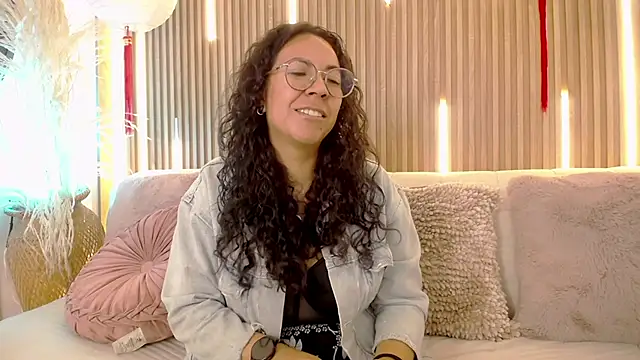 Snapshot of Velvet_Curly chatting on 05.25.26 Velvet Curly online show from 05.25.26