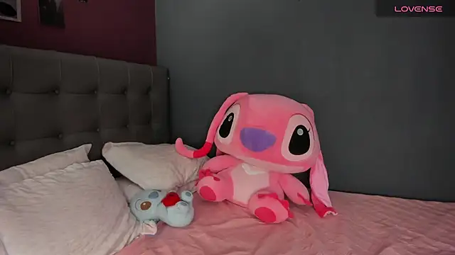 Snapshot of Charlotte_james1 chatting on 04.14.26 Charlotte james1 online show from 04.14.26