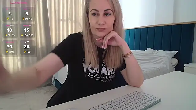 Snapshot of AdellynRose chatting on 06.20.26 AdellynRose online show from 06.20.26