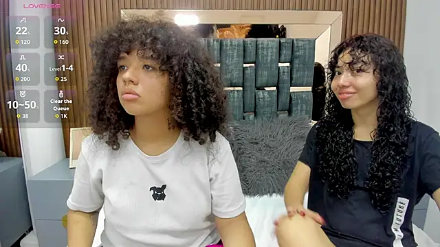 Snapshot of Chloe_and_Violeta chatting on 05.01.26 Chloe and Violeta online show from 05.01.26
