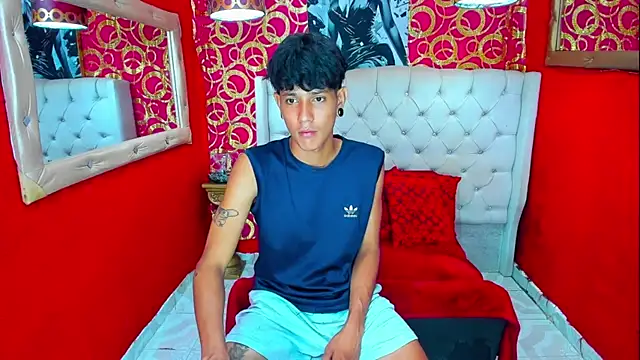 Snapshot of straightyoungpein chatting on 04.14.26 straightyoungpein online show from 04.14.26