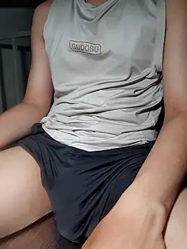 Snapshot of Louis_Caoxxx chatting on 05.27.26 Louis Caoxxx online show from 05.27.26