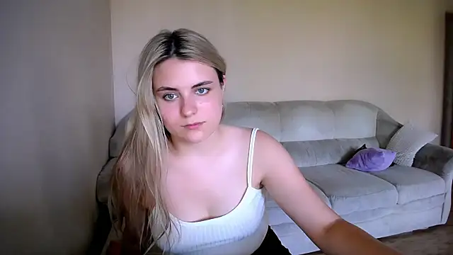 Snapshot of _shy_sabrina__ chatting on 07.15.26 shy sabrina online show from 07.15.26