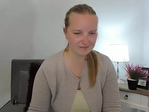 Snapshot of RoseTeacherX chatting on 04.21.26 RoseTeacherX online show from 04.21.26