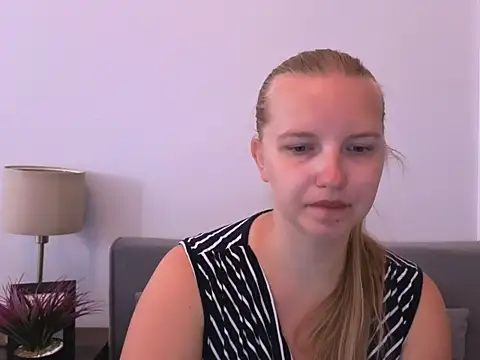 Snapshot of RoseTeacherX chatting on 07.21.26 RoseTeacherX online show from 07.21.26