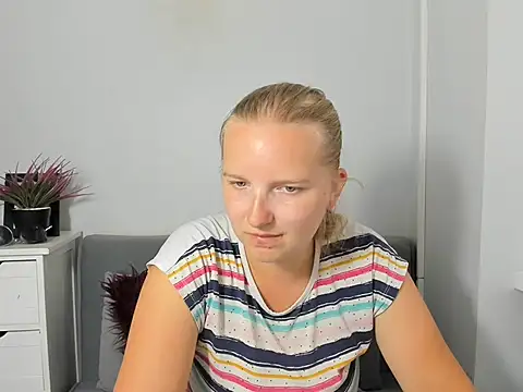 Snapshot of RoseTeacherX chatting on 07.30.26 RoseTeacherX online show from 07.30.26