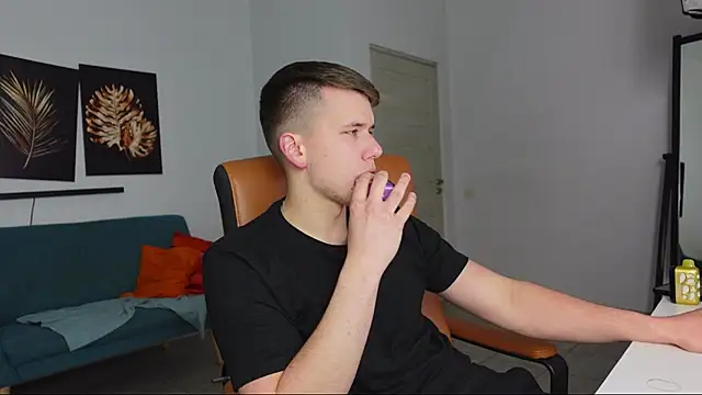 Zack Gillian online show from 05.08.26
