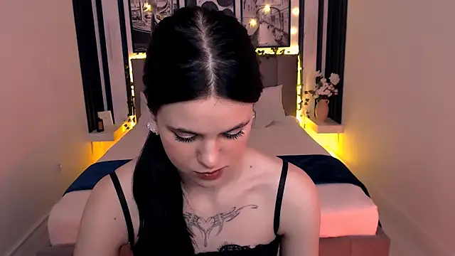  Scarlett Lee  online show from 04.16.26