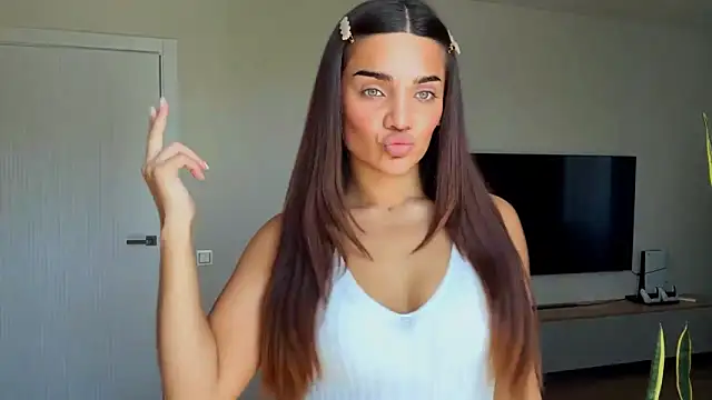 Snapshot of MelindaReny chatting on 05.19.26 MelindaReny online show from 05.19.26