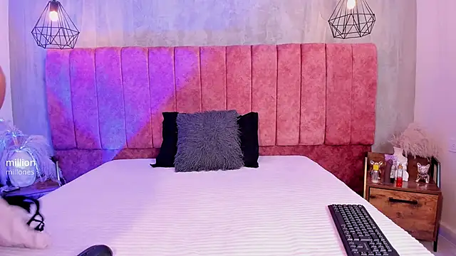 Snapshot of LunaArias chatting on 05.19.26 LunaArias online show from 05.19.26