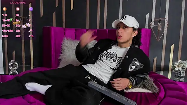 Snapshot of JayTaylorr chatting on 04.30.26 JayTaylorr online show from 04.30.26