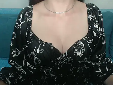 Snapshot of Evelyn_Fannie chatting on 06.22.26 Evelyn Fannie online show from 06.22.26
