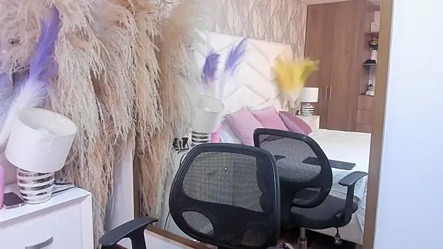 mia  evans  online show from 07.27.26