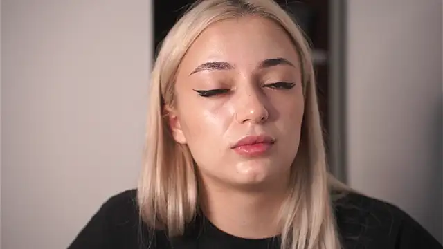 GeraldineFeary online show from 04.17.26