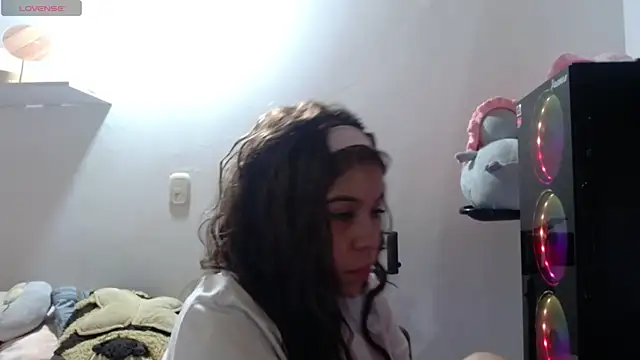 Snapshot of M1la_18 chatting on 05.24.26 M1la 18 online show from 05.24.26