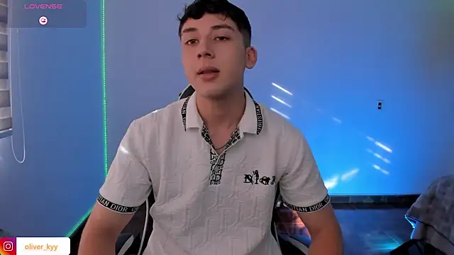 Snapshot of OLIVER_K chatting on 05.29.26 OLIVER K online show from 05.29.26