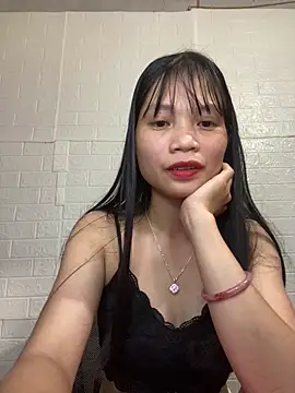 Snapshot of -Lucie-e chatting on 04.17.26 -Lucie-e online show from 04.17.26