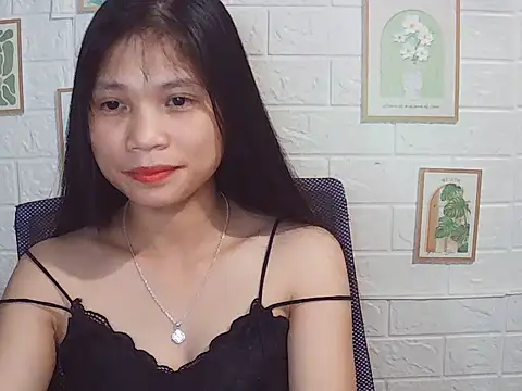 Snapshot of -Lucie-e chatting on 05.18.26 -Lucie-e online show from 05.18.26