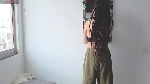 Snapshot of giulietta_monsalve chatting on 04.19.26 giulietta monsalve online show from 04.19.26