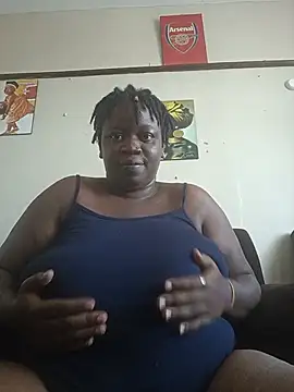 Snapshot of PrettyMissB chatting on 06.08.26 PrettyMissB online show from 06.08.26