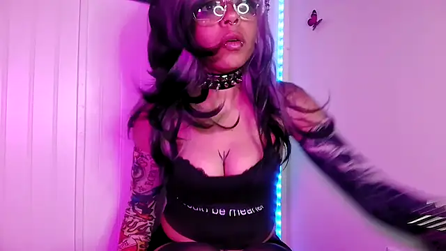 Snapshot of nerdyhotgoth chatting on 06.18.26 nerdyhotgoth online show from 06.18.26