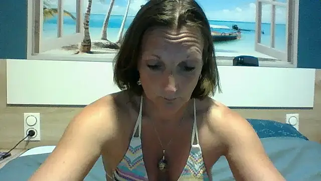 Petitevivi34 online show from 04.19.26