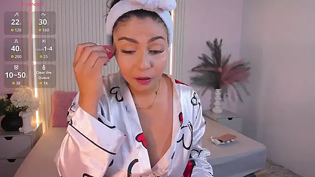 LucyWild8 online show from 05.21.26