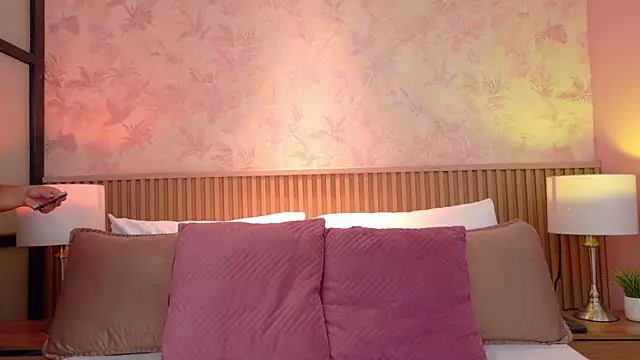Darcy glow  online show from 07.11.26