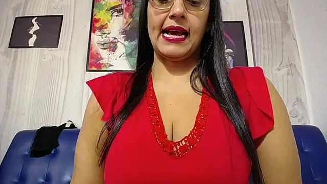 Miss Bobbiess online show from 04.18.26